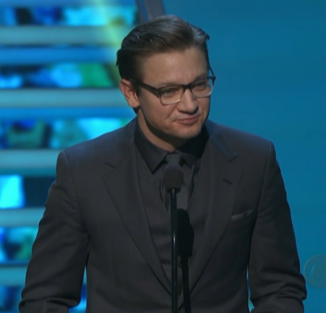 Джереми Реннер. Jeremy Renner presents the Most Valuable Player (‘NFL Honors’)