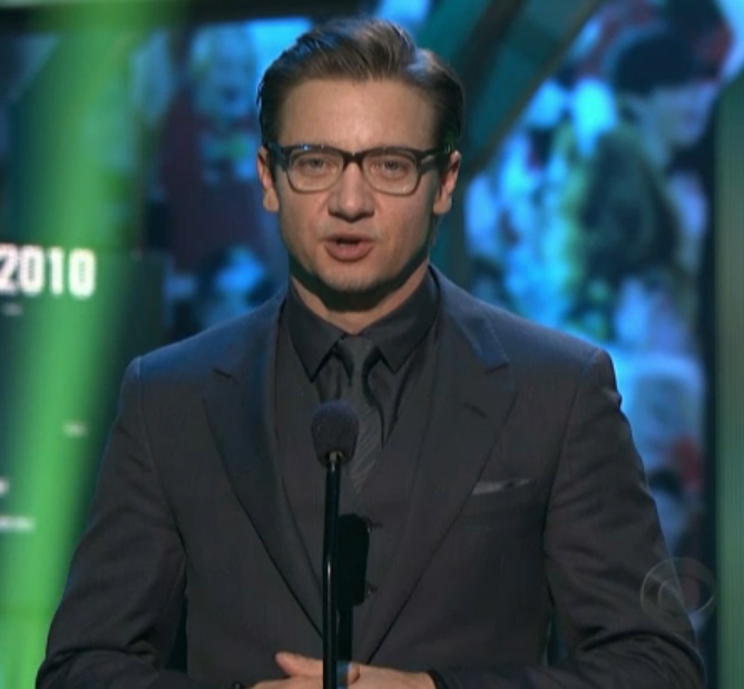 Джереми Реннер. Jeremy Renner presents the Most Valuable Player (‘NFL Honors’)