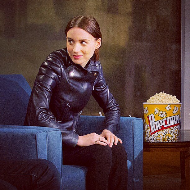 Руни Мара. Руни Мара и Джуд Лоу на передаче "Popcorn with Peter Travers"