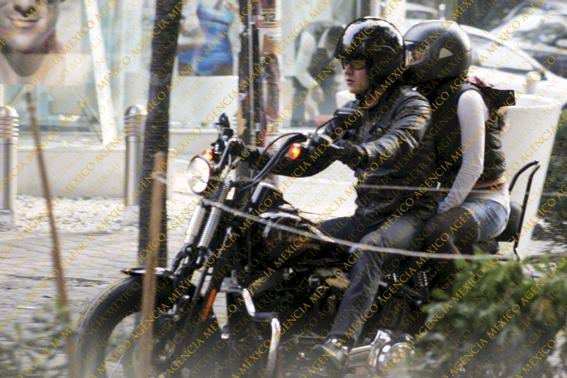 Cурия Вега. Зурия и Хорхе после обеда в ресторане