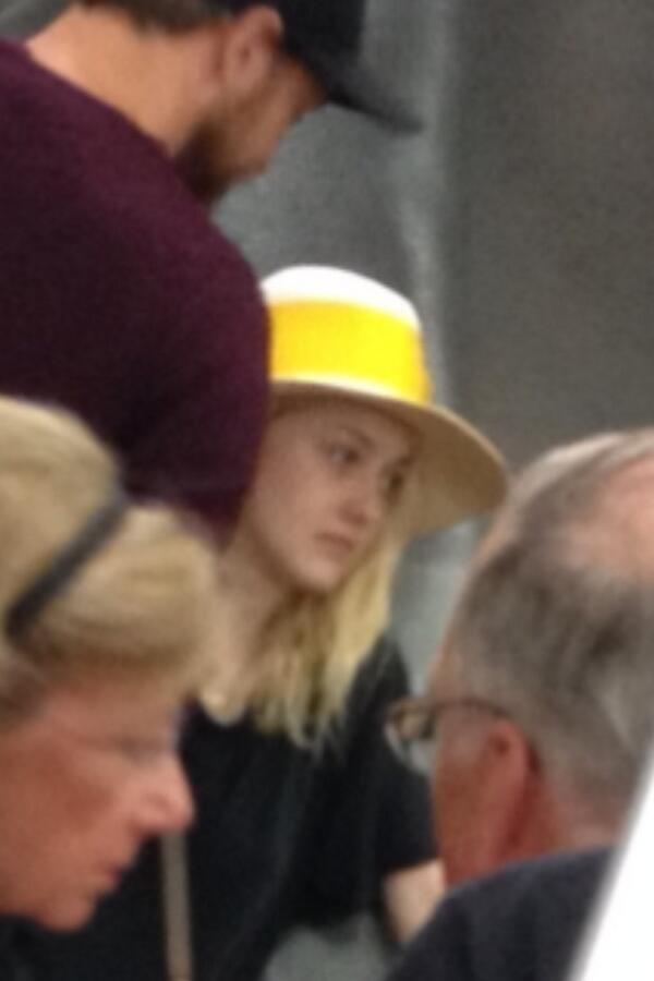 Дакота Фаннинг. Дакота и Джейми возвращаются в Нью-Йорк из отпуска в Канкуне.