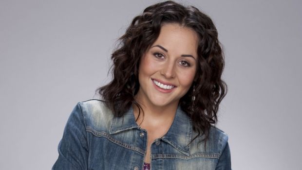 Cурия Вега. Новый постер и два промо-фото к теленовелле «Какие же они богатые, эти бедные».