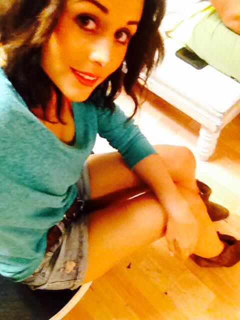 Cурия Вега. Фото из Twitter'а Зури, сделанное перед началом спектакля «Кровать для двоих».