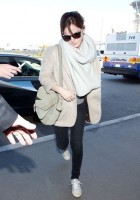 Эмма Уотсон. LAX airport (13th February 2013) 