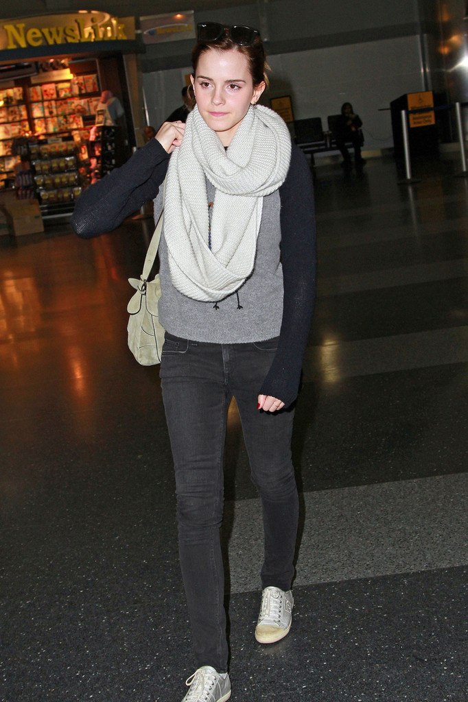 Эмма Уотсон. Эмма прилетела из ЛА в Нью-Йорк (13.02.13)