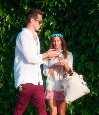 Эшли Тисдейл. Эшли покидает салон Andy Lecompte Salon с Крисом в Западном Голливуде