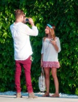 Эшли Тисдейл. Эшли покидает салон Andy Lecompte Salon с Крисом в Западном Голливуде