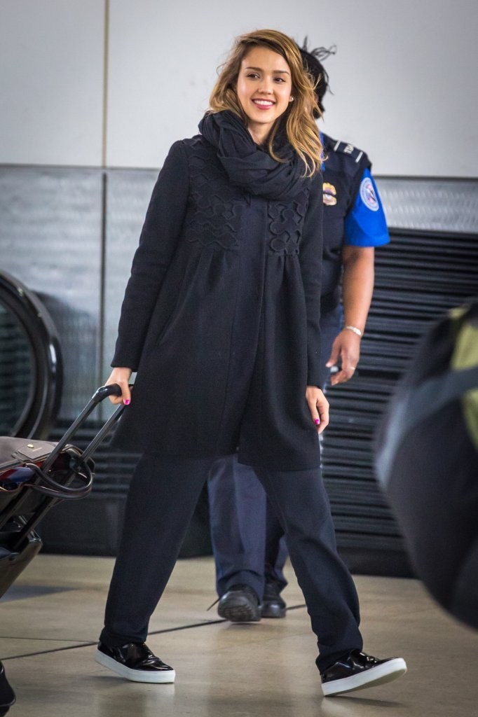 Джессика Альба. Джессика Альба в аэропорту Нью-Йорка