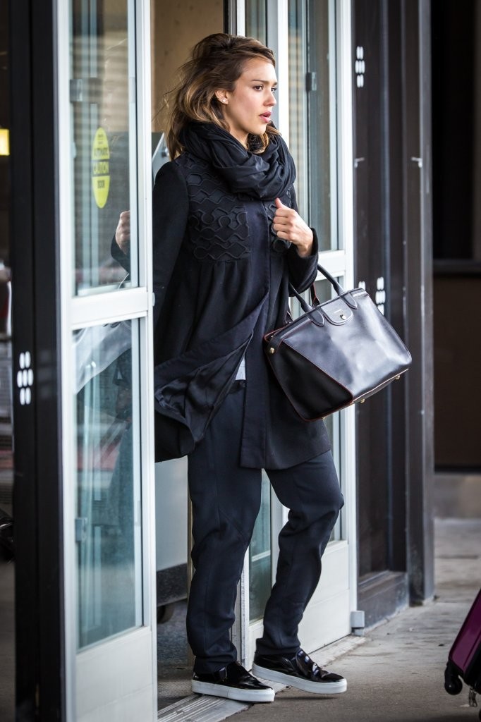 Джессика Альба. Джессика Альба в аэропорту Нью-Йорка