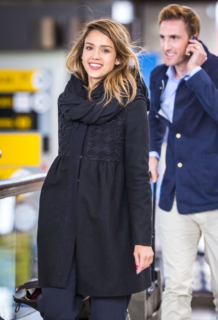 Джессика Альба. Джессика Альба в аэропорту Нью-Йорка