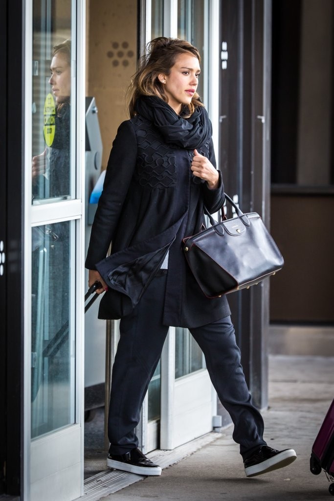 Джессика Альба. Джессика Альба в аэропорту Нью-Йорка