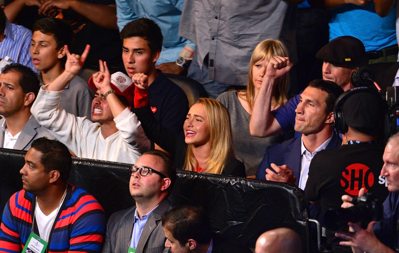 Хайден Панеттьери. Хейден Панеттьери вместе с Владимиром Кличко и своим братом посетила поединок Джонатана Бэнкса