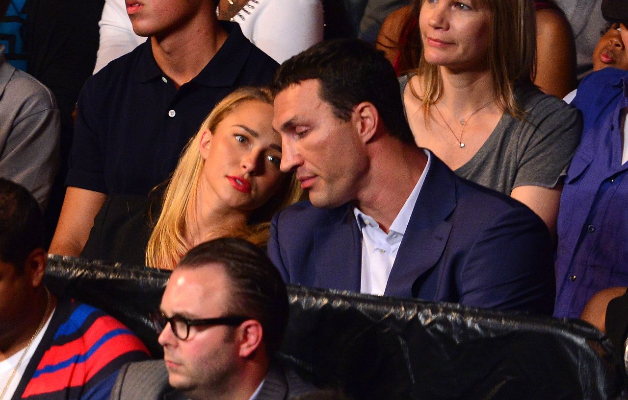 Хайден Панеттьери. Хейден Панеттьери вместе с Владимиром Кличко и своим братом посетила поединок Джонатана Бэнкса