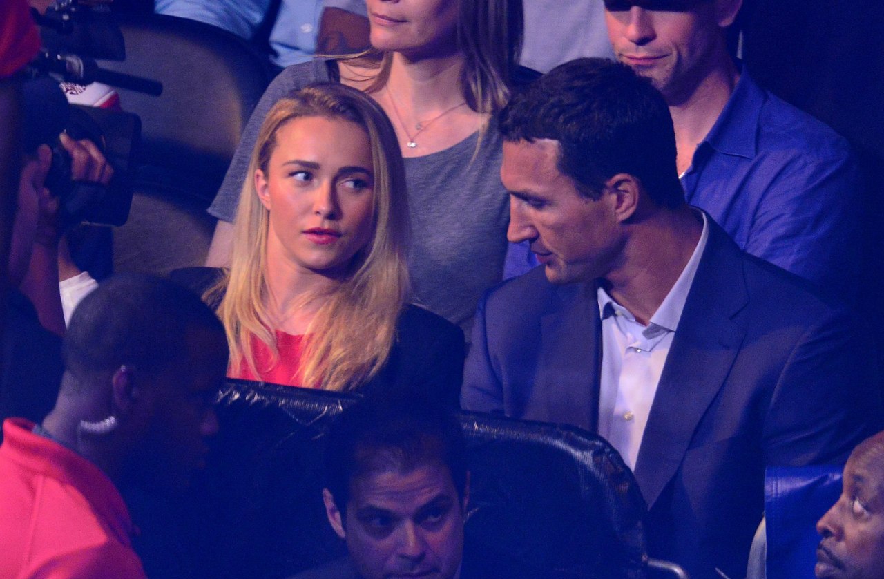 Хайден Панеттьери. Хейден Панеттьери вместе с Владимиром Кличко и своим братом посетила поединок Джонатана Бэнкса