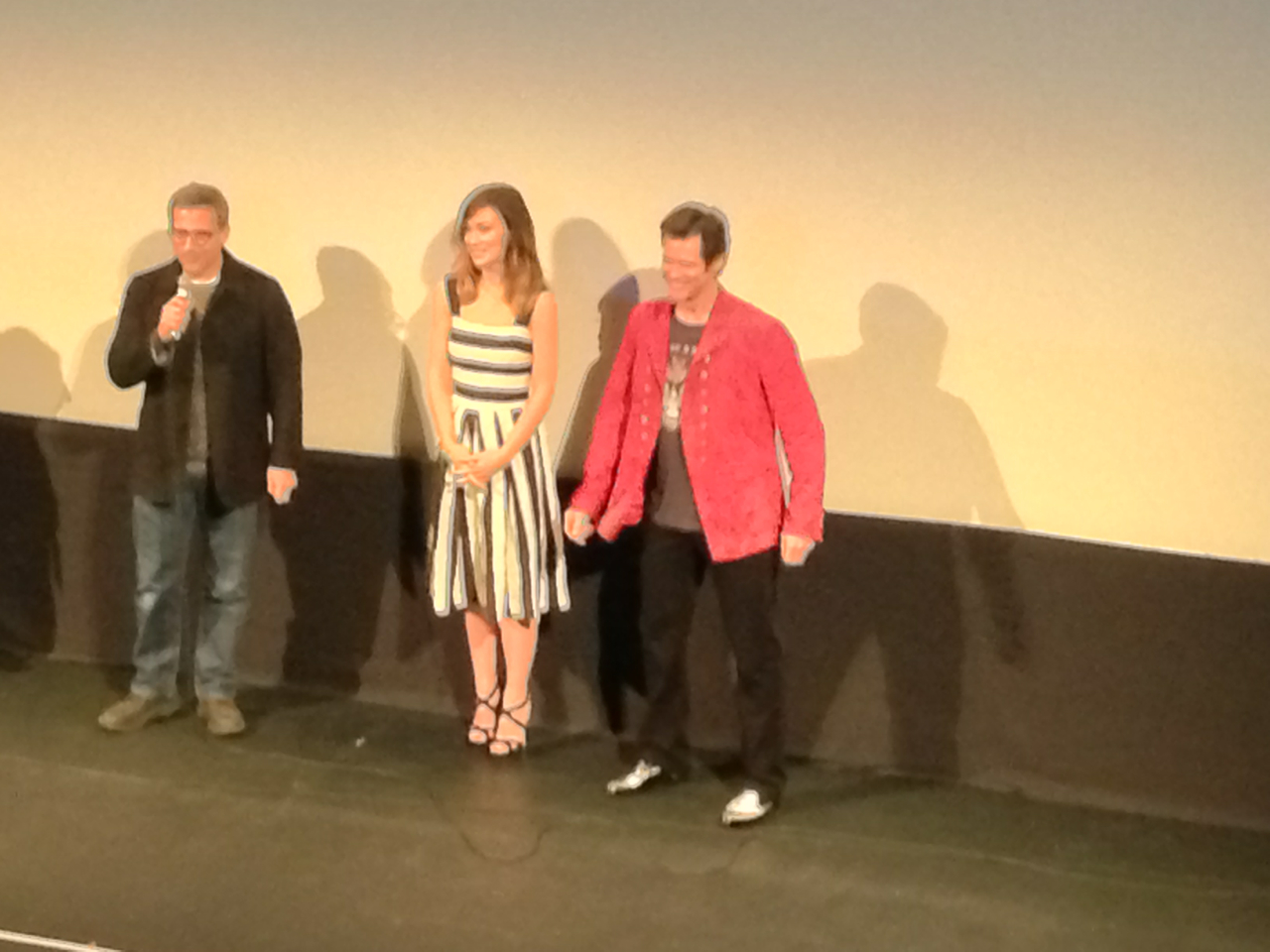 Оливия Уайлд. Фото от поклонников сделанные во время премьеры фильма «Невероятный Бёрт Уандерстоун»