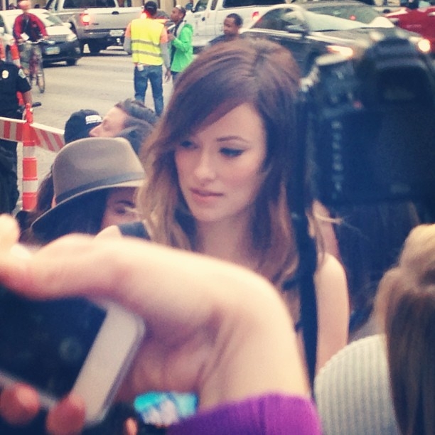 Оливия Уайлд. Фото от поклонников сделанные во время премьеры фильма «Невероятный Бёрт Уандерстоун»