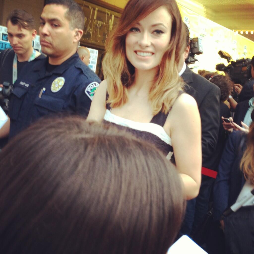 Оливия Уайлд. Фото от поклонников сделанные во время премьеры фильма «Невероятный Бёрт Уандерстоун»