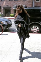 Ева Лонгория. Ева Лонгория направляется  в лечебный корпус, в Лос-Анджелесе.