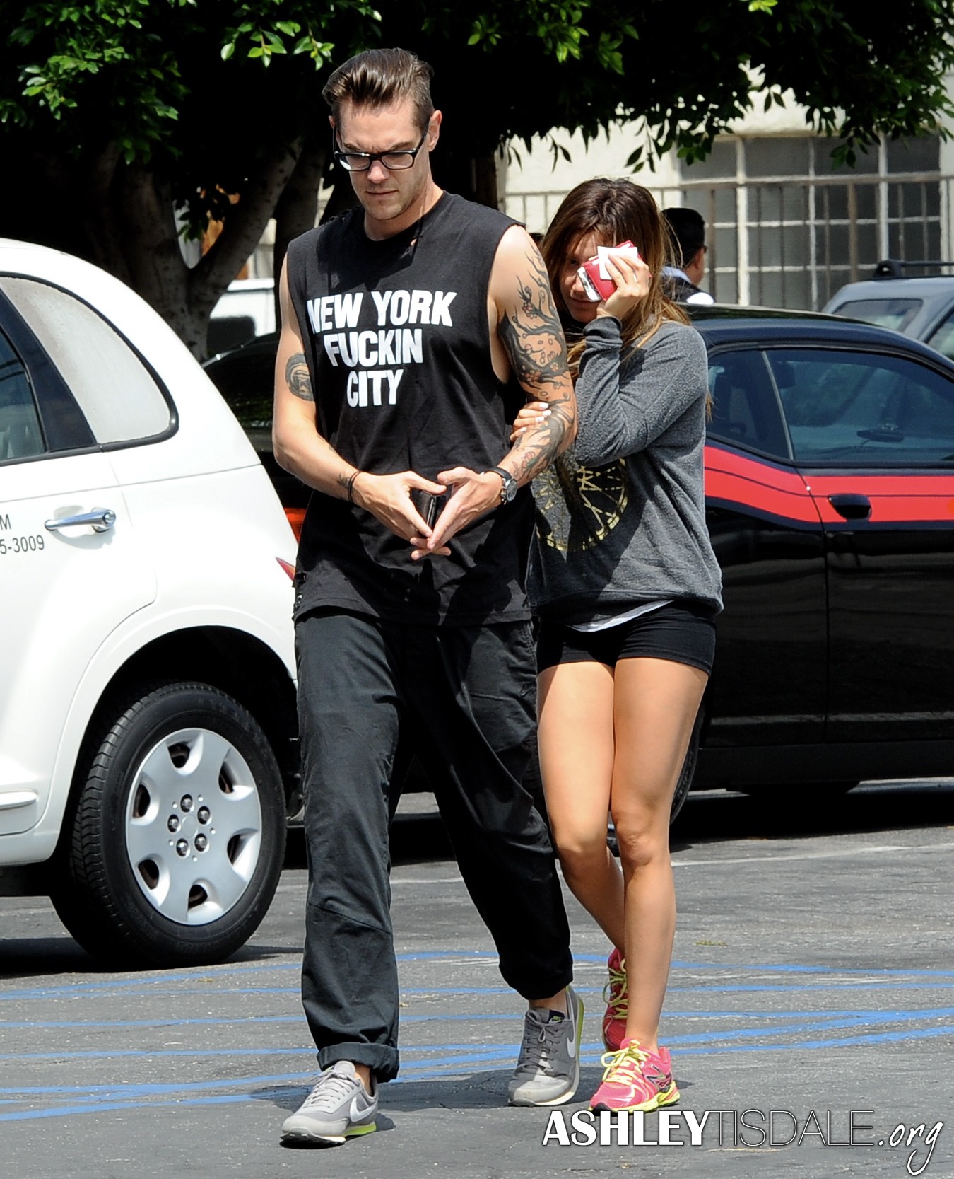 Эшли Тисдейл.  Эшли и Крис идут пообедать в ресторан Mo в Толука Лейк