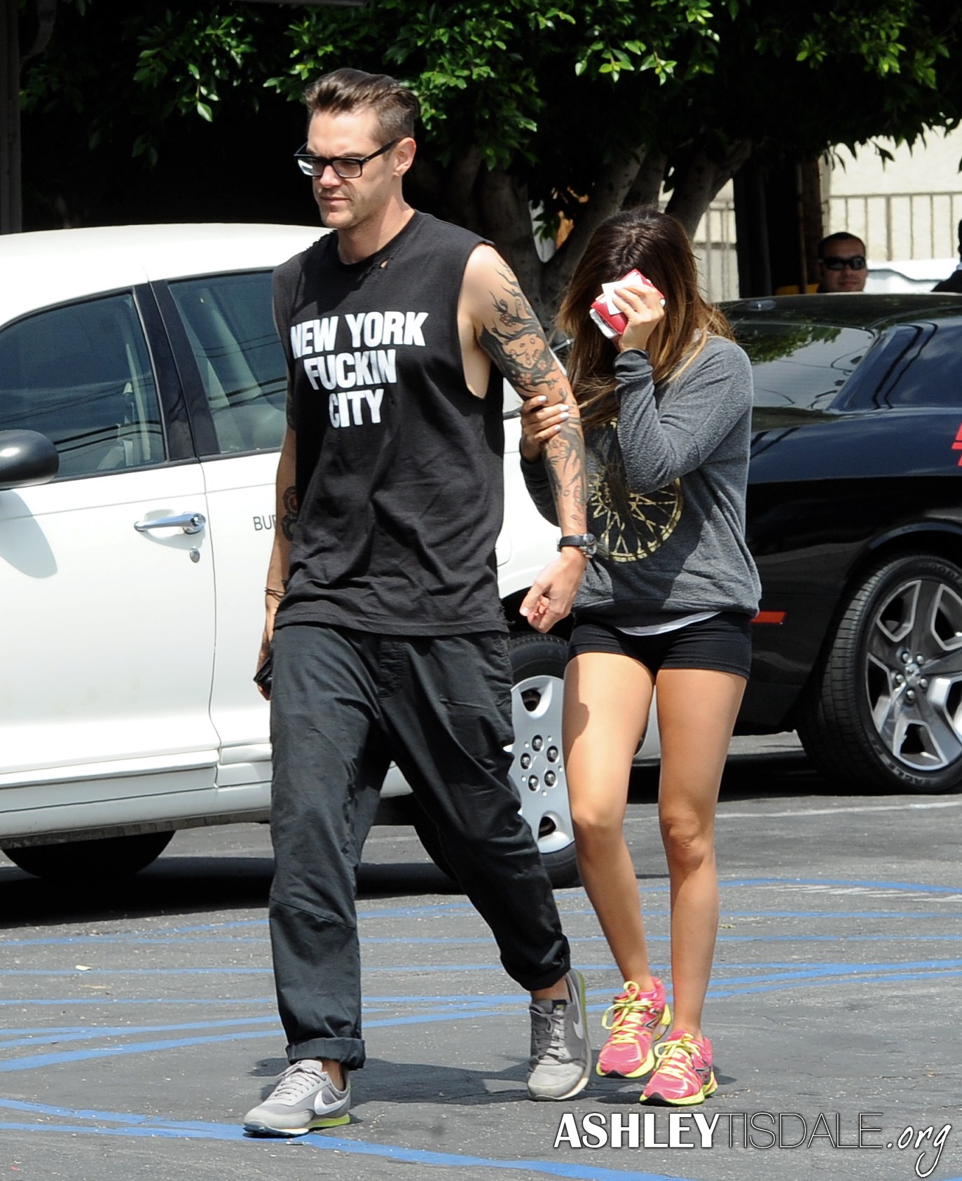 Эшли Тисдейл.  Эшли и Крис идут пообедать в ресторан Mo в Толука Лейк