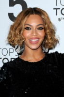 Бейонсе Ноулз. Обворожительная Бейонсе на открытии флагманского магазина «Topshop-Topman» в Нью-Йорке