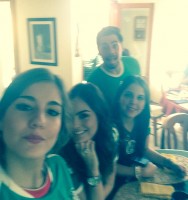 Химена Наваррете. Химена с родными болеет за команду Мексики на чемпионате футбола.