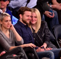 Дакота Фаннинг. Дакота и Джейми на баскетбольной игре в Нью-Йорке.