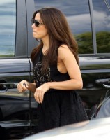 Ева Лонгория. Ева Лонгория направляется в салон красоты, Западный Голливуд, штат Калифорния.