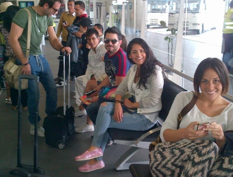 Cурия Вега. Команда теленовеллы «Какие же они богатые, эти бедные» по дороге не съемки в Акапулько.