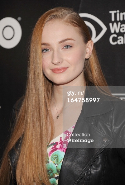 Софи Тернер. Софи на выставке в Нью-Йорке (защищенные фото - водяные знаки)