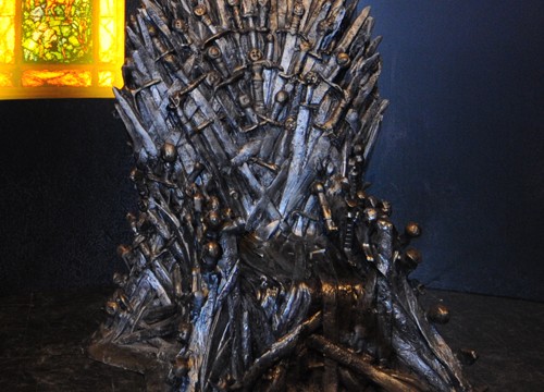 Софи Тернер. Софи на выставке в Нью-Йорке (фото с выставки - экспонаты)