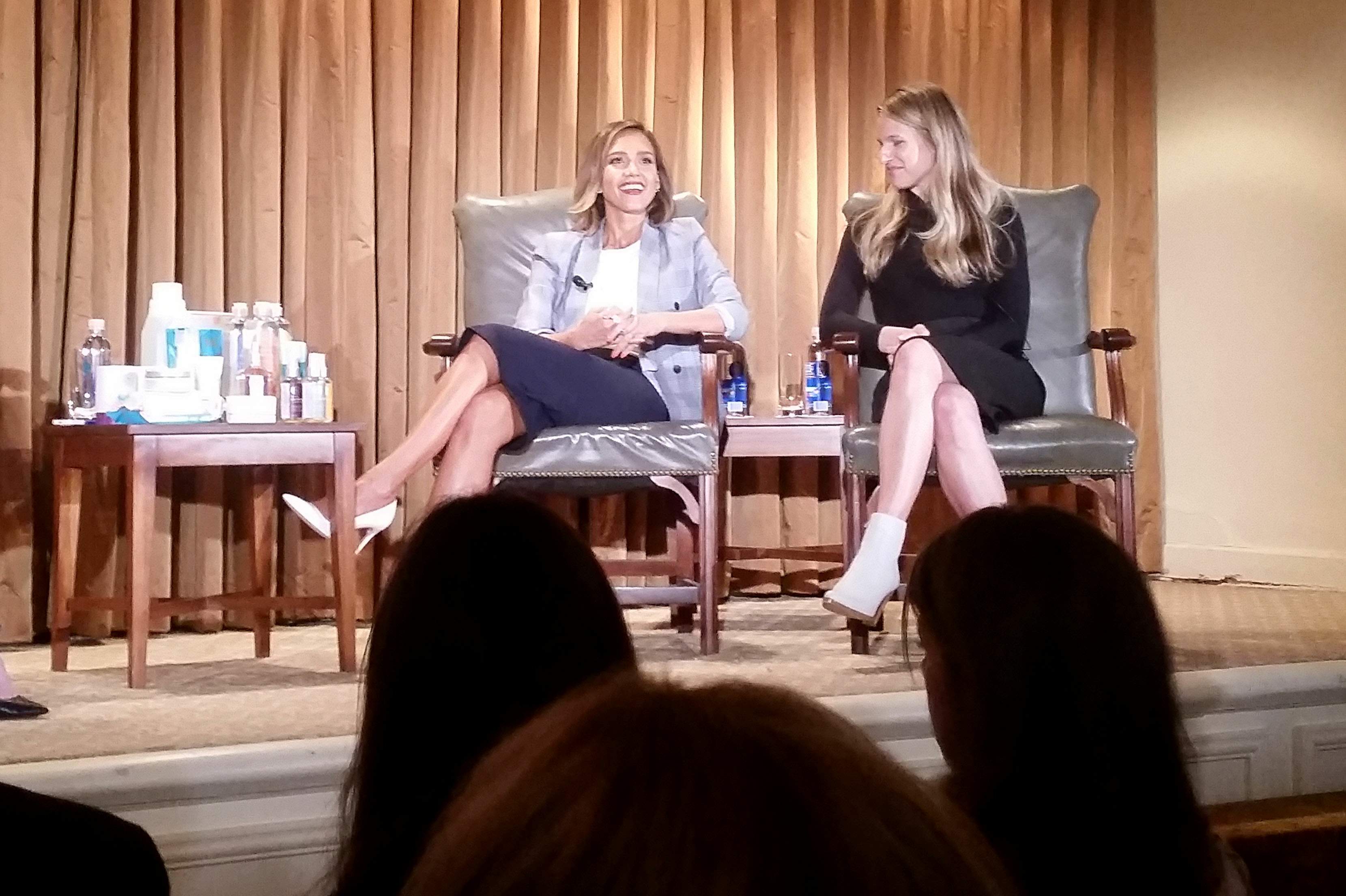 Джессика Альба. Джессика Альба на мероприятии The Honest Company Q&A в Беверли-Хиллз