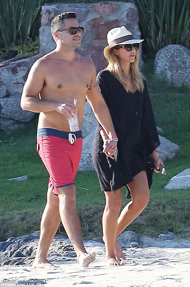 Джессика Альба. Джессика Альба с семьей на отдыхе в Кабо-Сан-Лукас