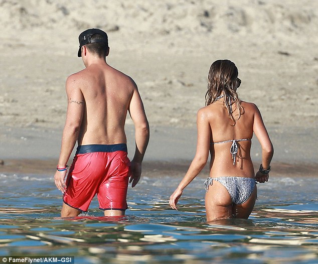 Джессика Альба. Джессика Альба с семьей на отдыхе в Кабо-Сан-Лукас