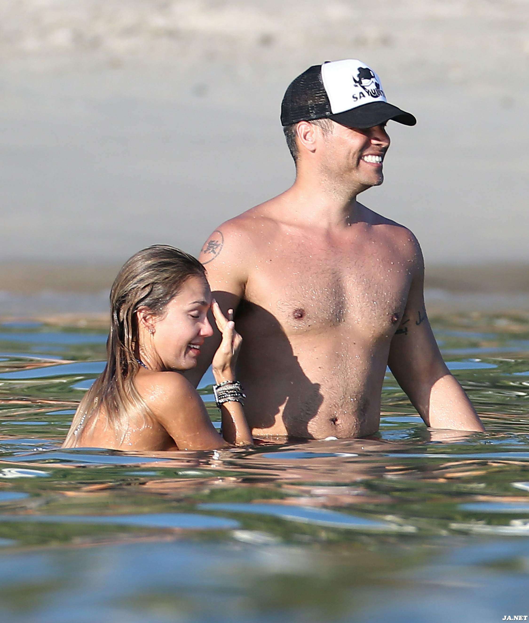 Джессика Альба. Джессика Альба с семьей на отдыхе в Кабо-Сан-Лукас