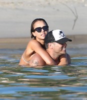 Джессика Альба. Джессика Альба с семьей на отдыхе в Кабо-Сан-Лукас