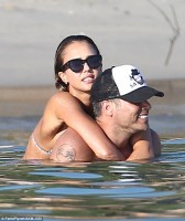 Джессика Альба. Джессика Альба с семьей на отдыхе в Кабо-Сан-Лукас