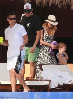 Джессика Альба. Джессика Альба с семьей на отдыхе в Кабо-Сан-Лукас