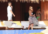 Джессика Альба. Джессика Альба с семьей на отдыхе в Кабо-Сан-Лукас