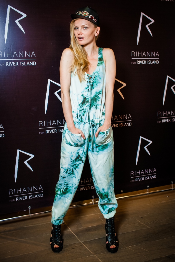 Рианна. ЗВЕЗДЫ ПРИМЕРИЛИ ЛЕТНЮЮ КОЛЛЕКЦИЮ RIHANNA FOR RIVER ISLAND