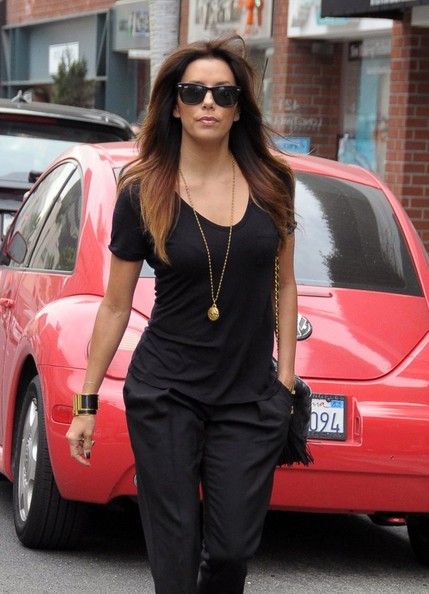 Ева Лонгория. 12 ноября 2013 - Ева Лонгория покидает салон красоты в Беверли Хиллз, штат Калифорния