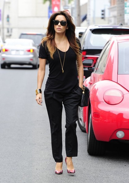 Ева Лонгория. 12 ноября 2013 - Ева Лонгория покидает салон красоты в Беверли Хиллз, штат Калифорния