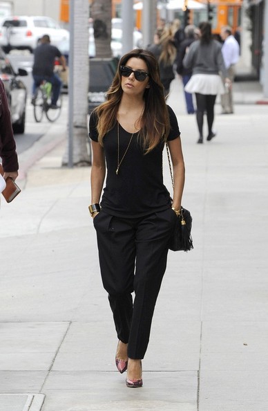 Ева Лонгория. 12 ноября 2013 - Ева Лонгория покидает салон красоты в Беверли Хиллз, штат Калифорния