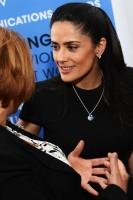 Сальма Хайек. Сальма Хайек посетила «Avon Communications Awards 2013».