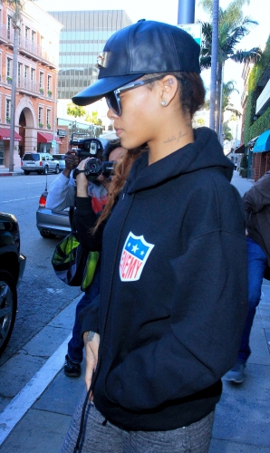 Рианна. 16 АПРЕЛЯ - РИАННА ПОБЫВАЛА НА ПРИЁМЕ У ВРАЧА В ЛОС-АНДЖЕЛЕСЕ