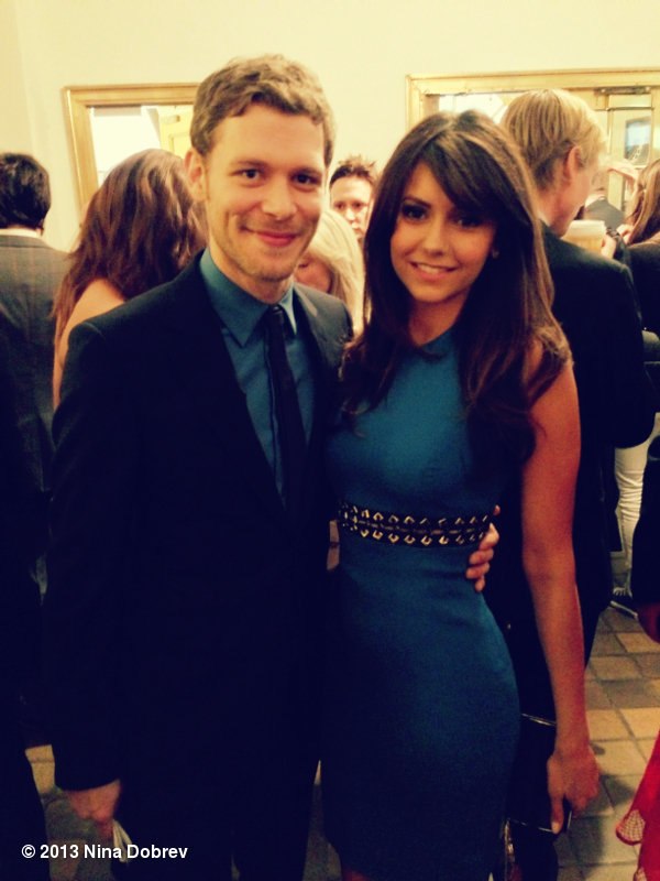 Нина Добрев. #twitternina