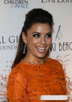 Ева Лонгория. Ева Лонгория после Global Gift Gala посетила вечеринку организованной Nikki Beach в Каннах, Франция.