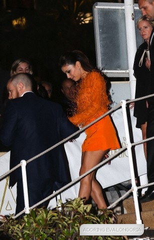 Ева Лонгория. Ева Лонгория после Global Gift Gala посетила вечеринку организованной Nikki Beach в Каннах, Франция.