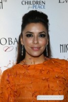 Ева Лонгория. Ева Лонгория после Global Gift Gala посетила вечеринку организованной Nikki Beach в Каннах, Франция.