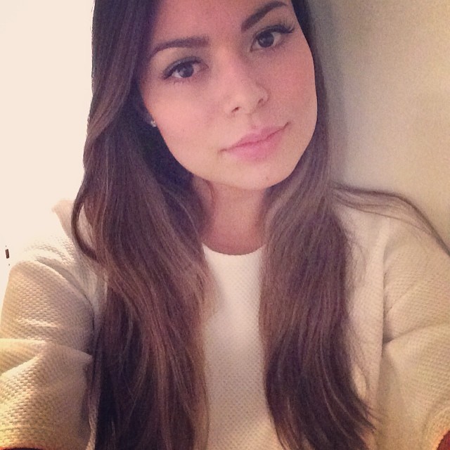 Миранда Косгроув. Миранда поделилась фотографиями в инстаграме